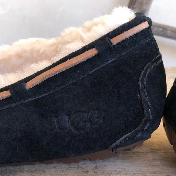 SOLD—UGG Australia Dakota Moccasin Slippers NEW - Picture 7 of 8